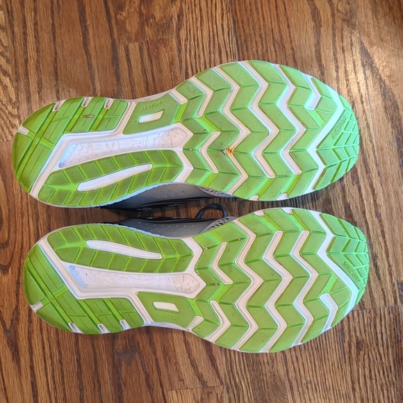 Men's US11 Saucony Ride 10 Everun running shoe - Picture 4 of 6